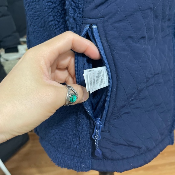 EUC Women’s X-Small Vineyard Vines Blackwatch Reversible Quilted Sherpa Vest - Picture 11 of 16